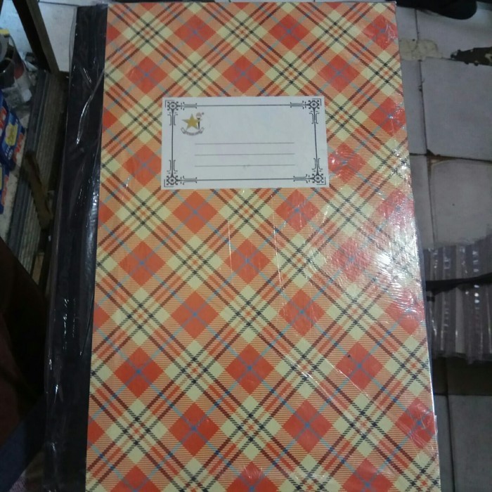 

Buku Folio Hard Cover 500 lbr Bintang Obor (warna dikirim acak)