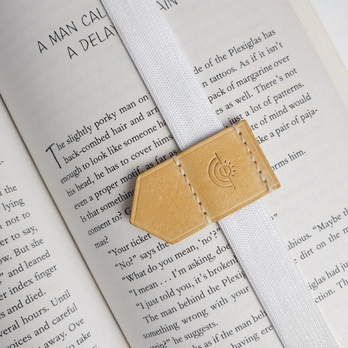 

TERBARU Bookmark - Pembatas Buku - Tali Elastis Kulit Natural Vegtan