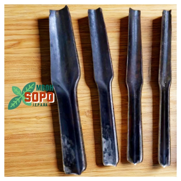 

Terlaris Tatah Ukir Kayu Asli Jepara, 4 Pcs Pahat Coret/Ve Gagang Besi Paket C4