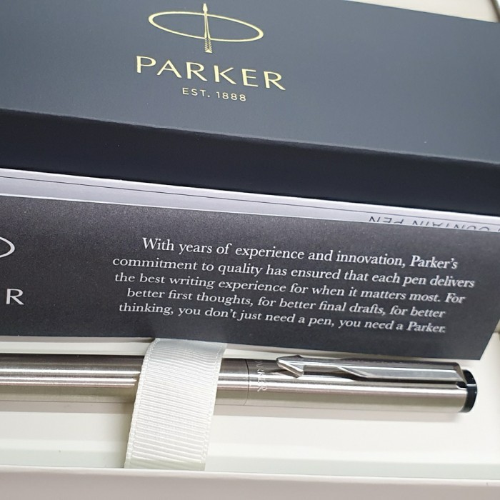 

PULPEN PARKER VEKTOR ROLLER BALL STAINLESS CT (KLIP SILVER)