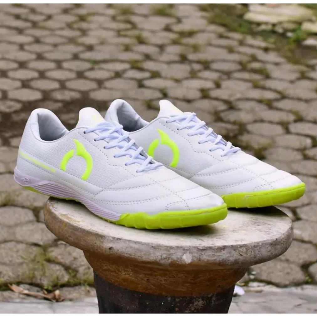 DISKON SEPATU FUTSAL ORTUSEIGHT KOMPONEN ORIGINAL FORTE SAVAGE IN ORTUS WARNA PUTIH HIJAU TERLARIS.