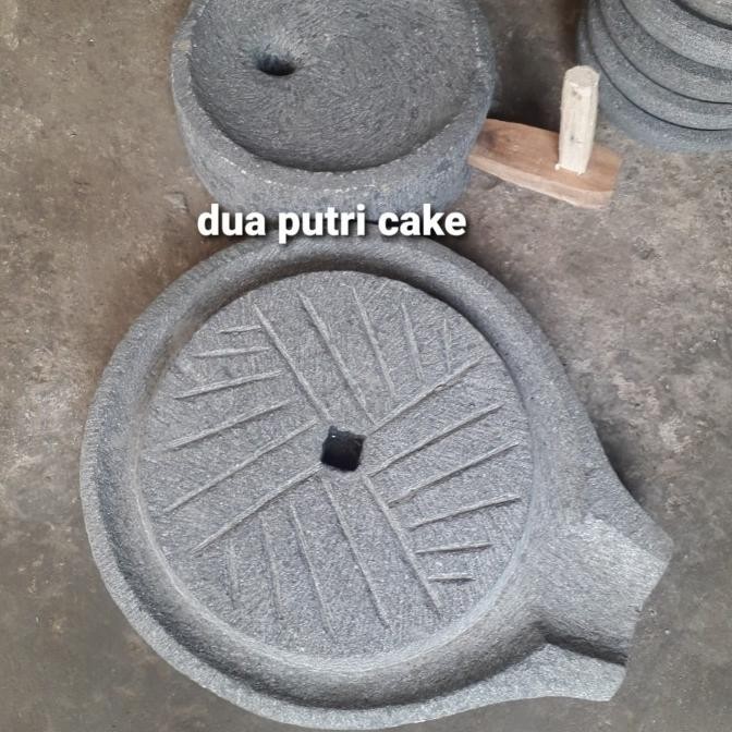 GILINGAN MANUAL UNTUK KACANG KEDELAI TEBUAT DARI BATU PAHATAN %