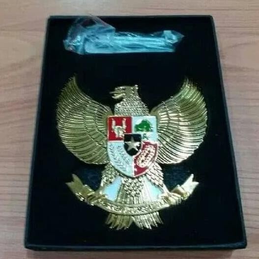 Emblem Grill/Plat Nomor Mobil Garuda Pancasila Mobil Calya