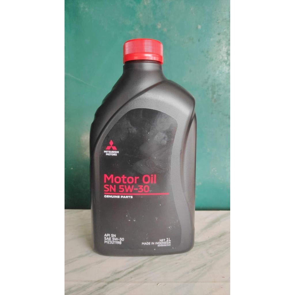 Oli Mesin Mobil Bensin 5W-30 SN Mitsubishi Hitam 1 Liter MZ321198