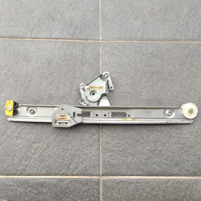 Regulator belakang kiri Bmw E46