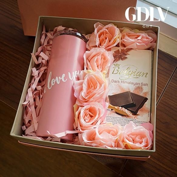 

Sale Kado Valentine Wanita Hampers Tema Pink