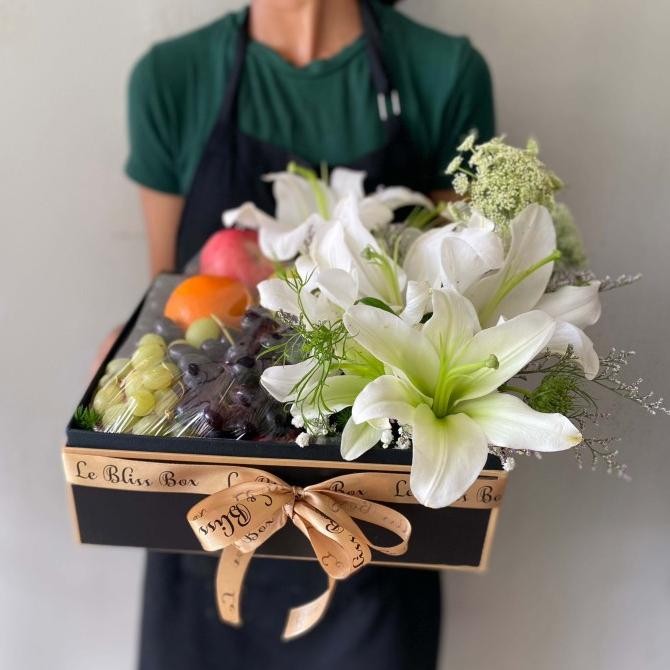 

Grosir White Lily Blossom Fruit Box | Parcel Buah Le Bliss Box