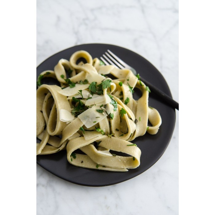 

BOB'S RED MILL GLUTEN FREE 1-TO-1 BAKING FLOUR 623 GR