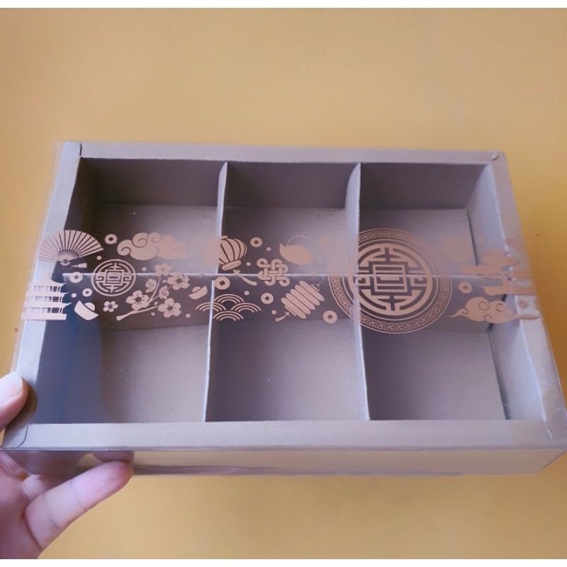 

Dus cokelat ka Imlek Chinese New Year sekat 6 ( 1 pa isi 5 pcs dus )