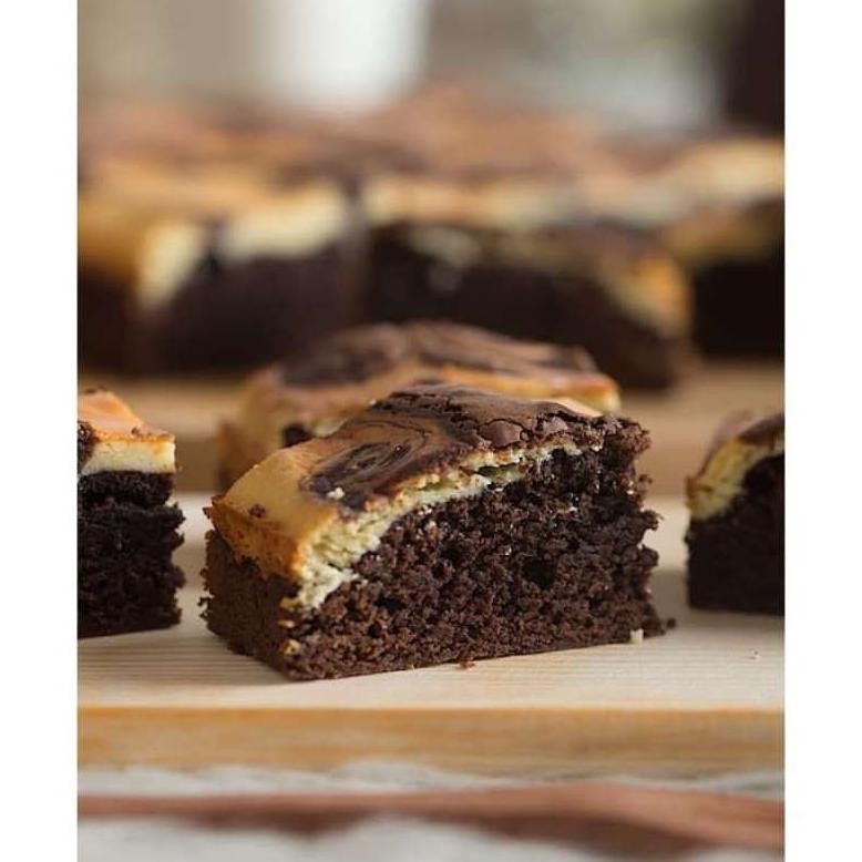 

Chan Patisserie Brownies Cheese Cream Size 20x20cm | Hampers Imlek | Sincia | Chinese New Year