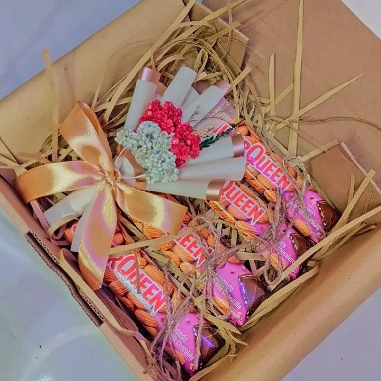 

SPECIAL Hampers Gift Box Coklat untuk Kado Ulang Tahun / Anniversary / Valentine / Lebaran / Wisuda TT60