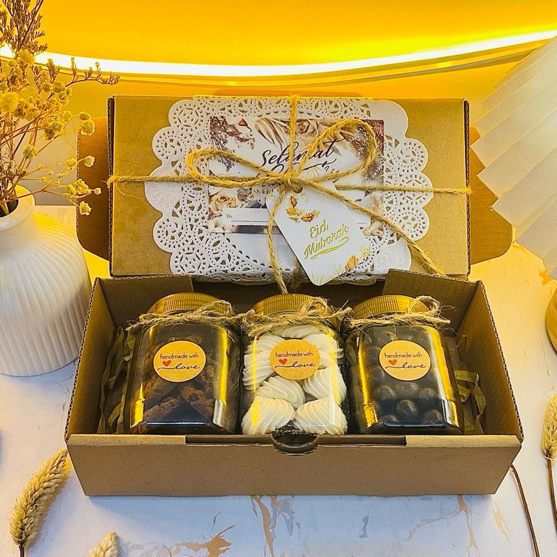 

HOT DEALS HAMPERS KUE MINIMALIS KEMASAN JAR/gift natal/ ramadhan/IMLEK/giftbox/kado ulang