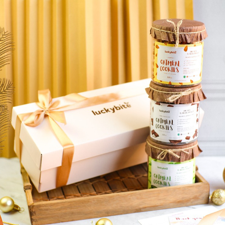 

BIG PROMO Hampers / Gift Box / Kado - Semi Hardbox - Oatmeal Cookies 3 Jar + FREE Greeting Card +