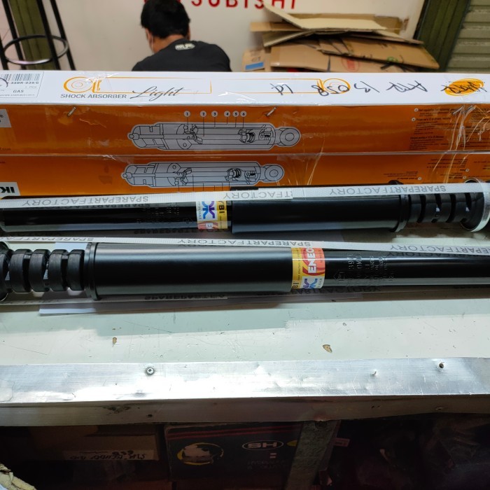 shock breaker belakang suzuki ertiga