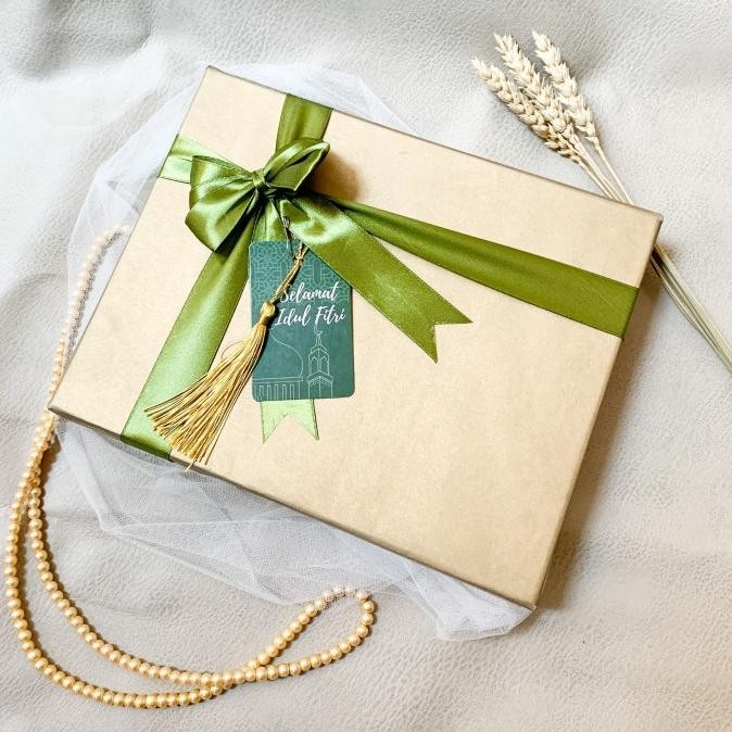 

Best Promo!, Ameena - Hampers Lebaran Hijab With Hardbox | Hampers Idul Fitri
