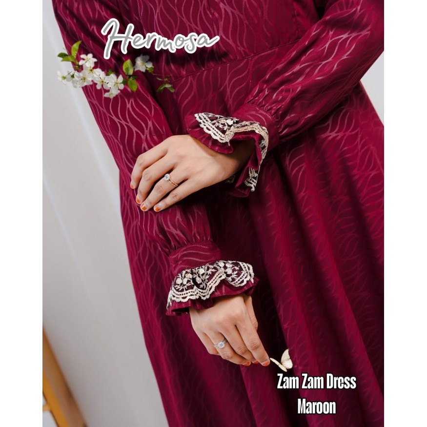 Gamis Hermosa Wolfis Embos Motif Zamzam Marun-Gamis Merah Marun Syari Premium-Gamis Simpel Mewah