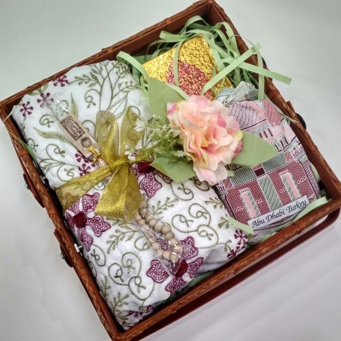 

Promo!, Kado Sajadah/Kado Pengajian Unik/Hampers Lebaran /Hadiah Syukuran