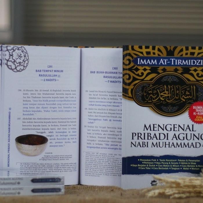 

Buku Mengenal Pribadi Agung Nabi Muhammad Syamail Imam At Tirmidzi
