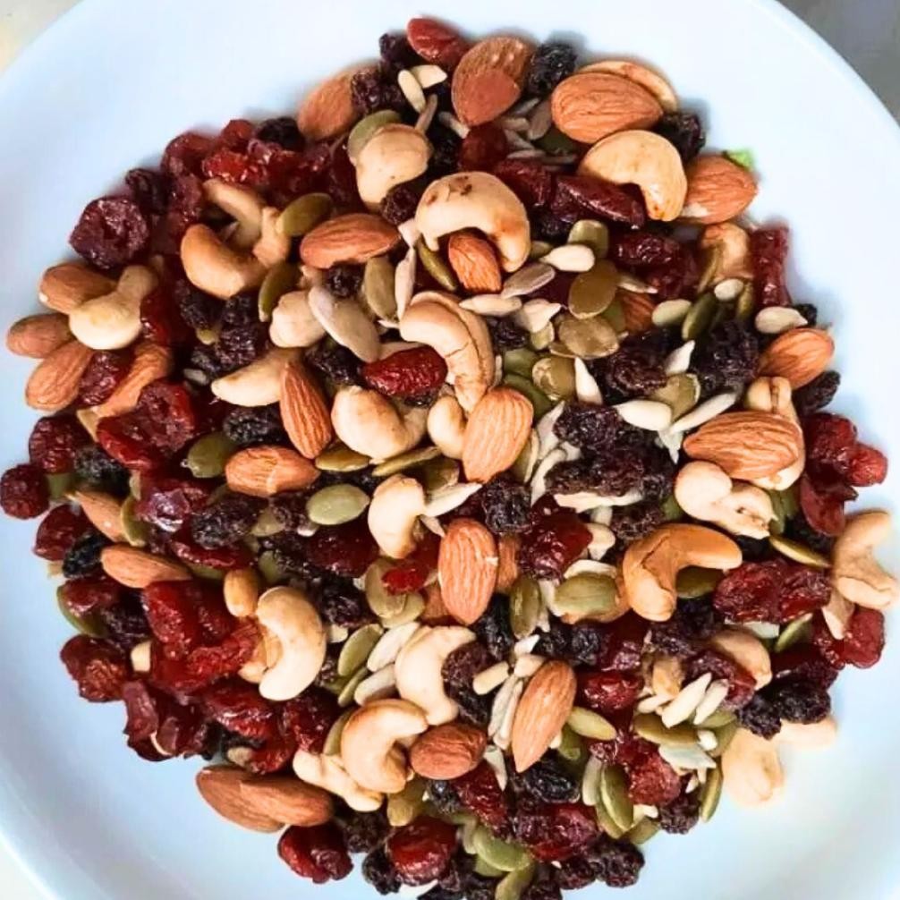 

VIRAL Trail Mix Safiya 600 Gram | With Almond Mete Nut Seed Dried Fruit Cemilan Sehat Diet mb-64