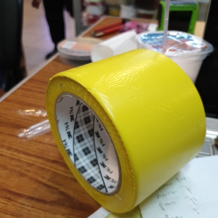 

MARKING TAPE 3M 764 YELLOW / SIZE 4IN X 33MTR / LAKBAN LANTAI