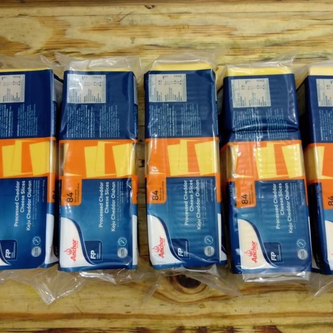 

SIAP KIRIM ANCHOR CHESEE CHEDAR SLICE / KEJU SLICE ANCHOR (1KG - 84 SLICE) MURAH