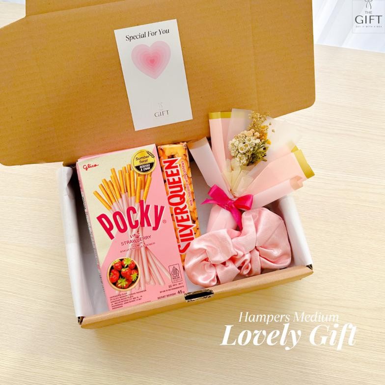 

ORIGINAL Hampers Cewe Kado Boneka Hadiah Pesta Snack Cokelat Gift Bunga Ulang Tahun Valentine Wisuda Anniversary y-76