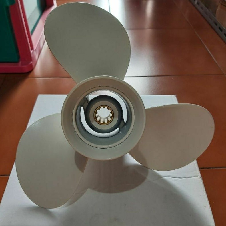 Propeller untuk mesin tempel Yamaha 25pk-30pk ukuran 10 1/2 in