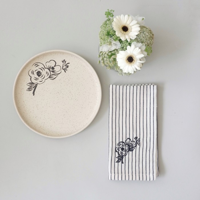 

Eid Hampers - Black & White series - Plate _ Napkin