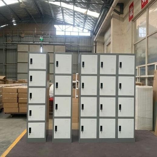 

Lemari arsip plat besi LOKER 4 PINTU