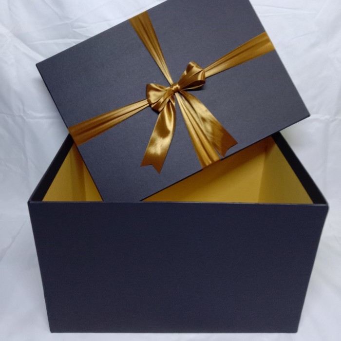 

Kotak Kado Gift Box + 40X30X25 Cm + Berpita + Tanpa Pita