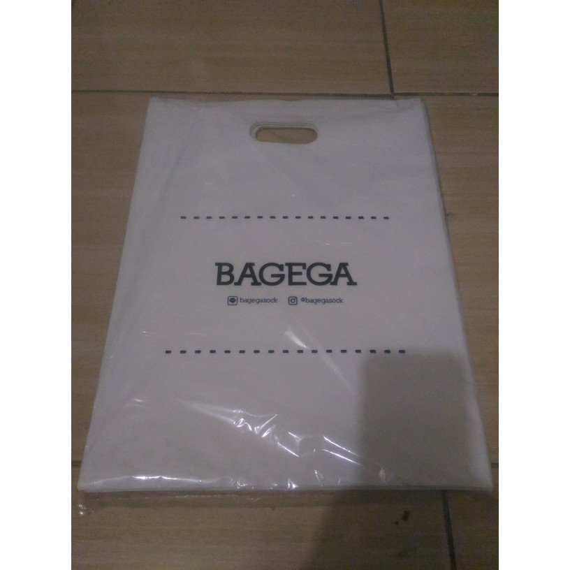 

Plastik P.E Plong 40X60 Sablon Untuk Distro, Hijab, Aksesoris Dll