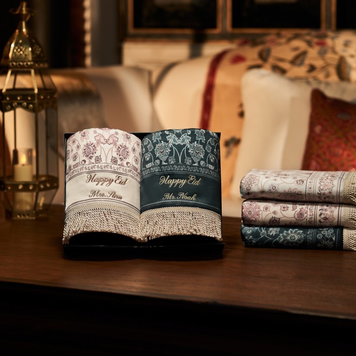 Howel and Co - Enoura (Sajadah Couple)