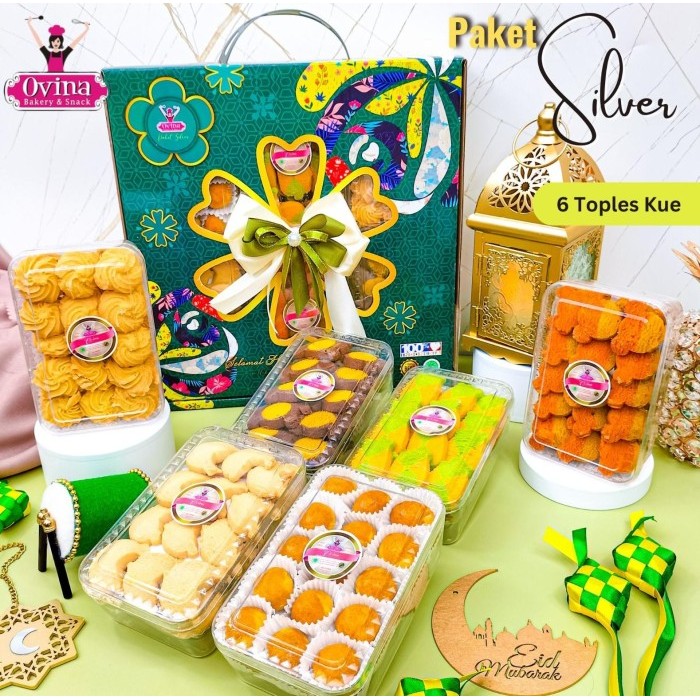 

New! PAKET KUE KERING OVINA SILVER HAMPERS LEBARAN CEMILAN HARI RAYA BINGKISAN KUE KERING HARI RAYA IDUL FITRI EXP 2025 CEMILAN KLUARGA ISI 6 TOPLES DI BUAT PADA 2024 EXP 2025 PECKING AMAN Lebaran