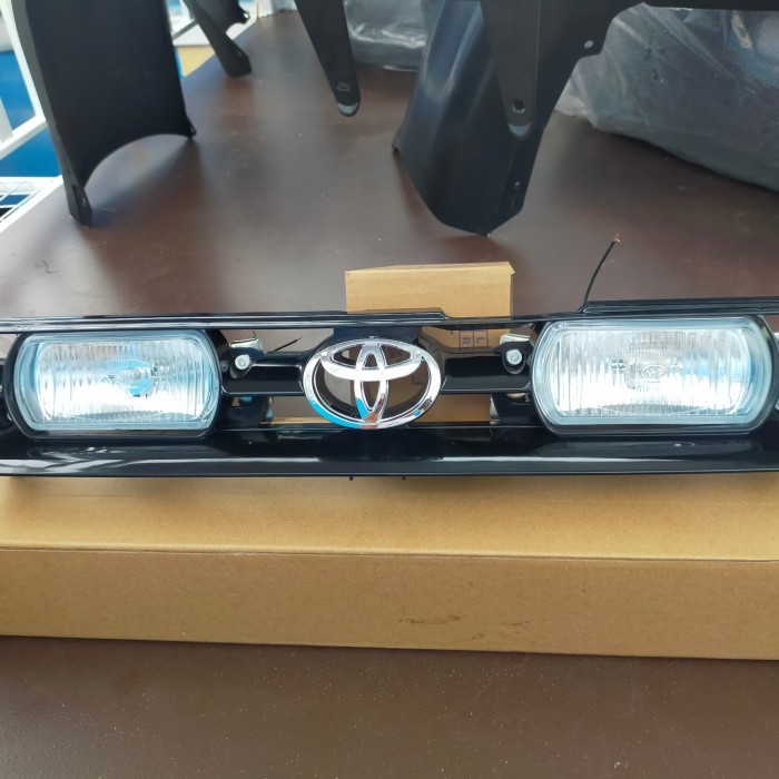 Grill Hella Corolla Ae 101