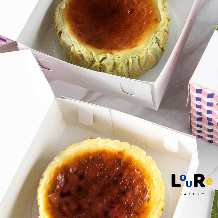 

LOURE CAKERY - HAMPERS PACKAGE BOX OF 2 CAKES / HAMPERS KUE