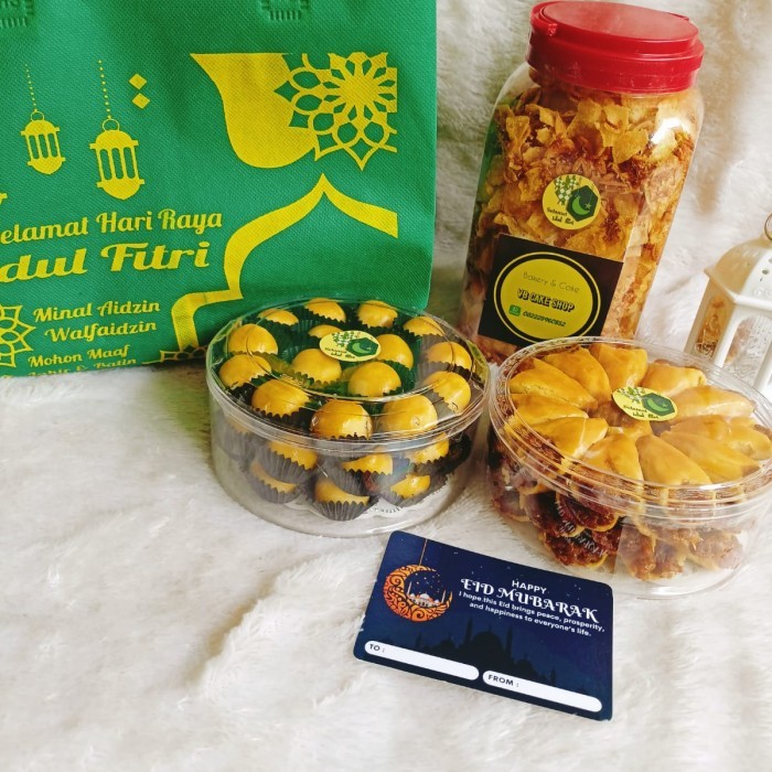 

PARCEL IDUL FITRI PAKET NASTAR + KERIPIK KENTANG EBI LEBARAN