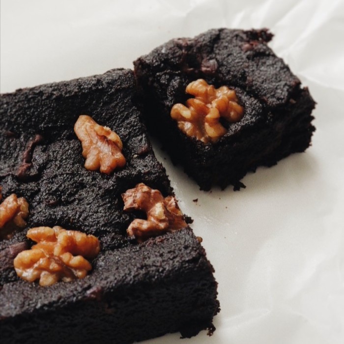 

GOOEY CHOCOLATE PLANT-BASED BROWNIE
