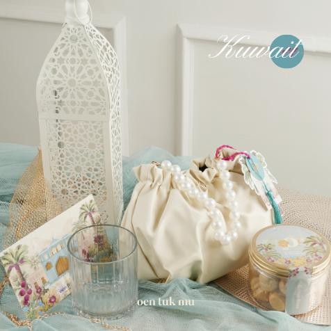 

AURORAE PAKET KUWAIT (ISI 1 COOKIES, 1 GLASS & FREE HANDBAG) - HAMPERS LEBARAN 2025