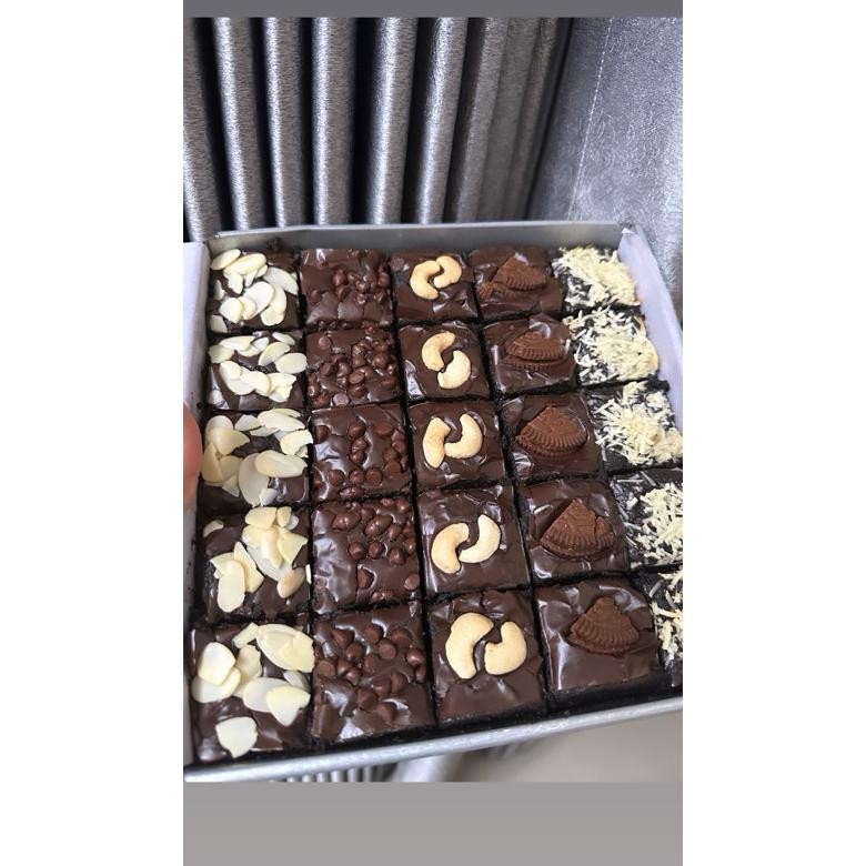

Fudgy Brownies 20X20/ Browniesfudgy/ Brownies Panggang Terlaris! Produk Ini Banyak Dicari