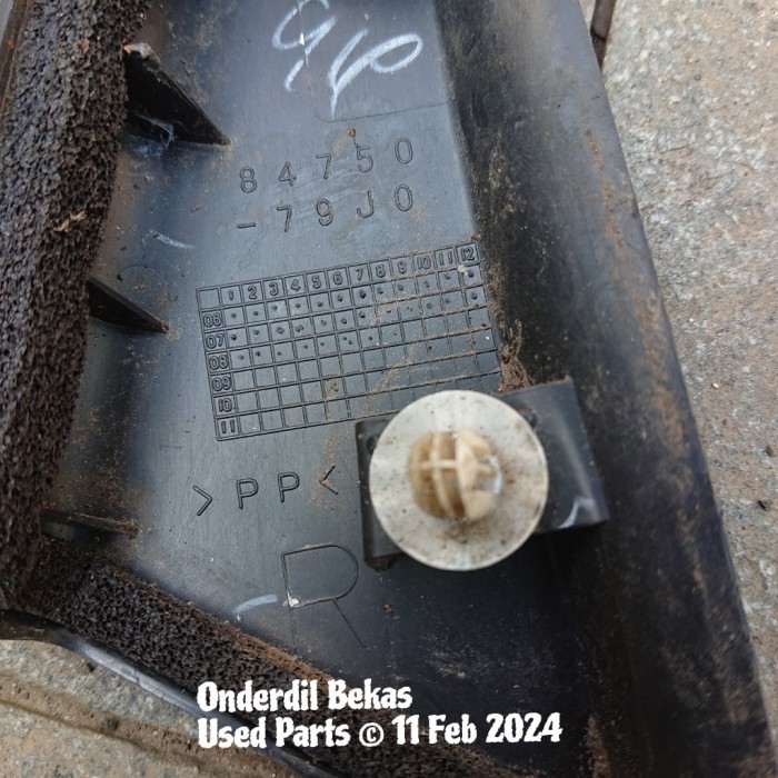 Garnish Segitiga Spion Kanan Suzuki Sx4 Bekas