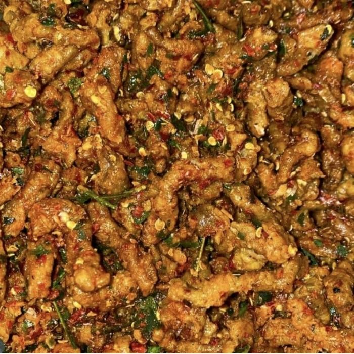 

CUCI GUDANG Usus goreng viral pedas daun jeruk 500gram Food Snacks