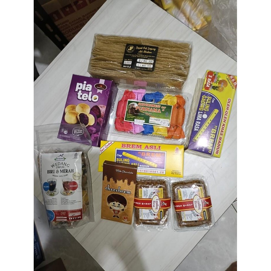 

New Paket Jajanan Oleh Oleh Madumongso Wajik Klethik Jenang Kudus Wedang Uwuh Sambel Pecel Brem Kerupuk Beras Nastar Pie Susu Berkualitas