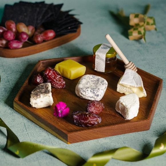 

Rosalie Eid Cheese Sampler - Hampers Ramadan, Lebaran, Idul Fitri Original dan Terpercaya