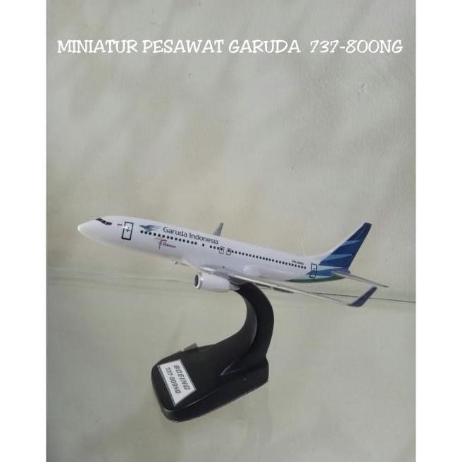 Miniatur Pesawat Garuda Indonesia Boeing 737-800Ng