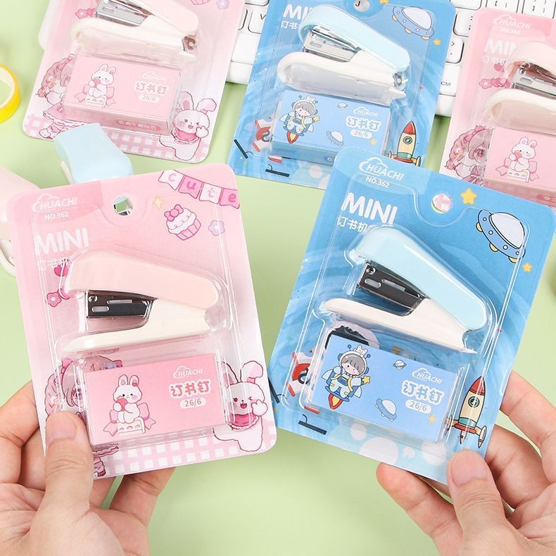 

Stapler Mini Pelajar Hanya Mesin Pengikat Hemat Tenaga Kerja Kecil Portabel