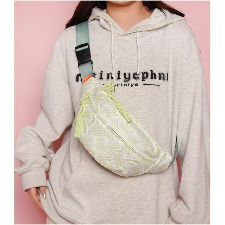 BARU INS RINGAN OLAHRAGA WANITA TAS PINGGANG WANITA SERBAGUNA TAS PASANG SEDERHANA TAS DADA SISWA TA