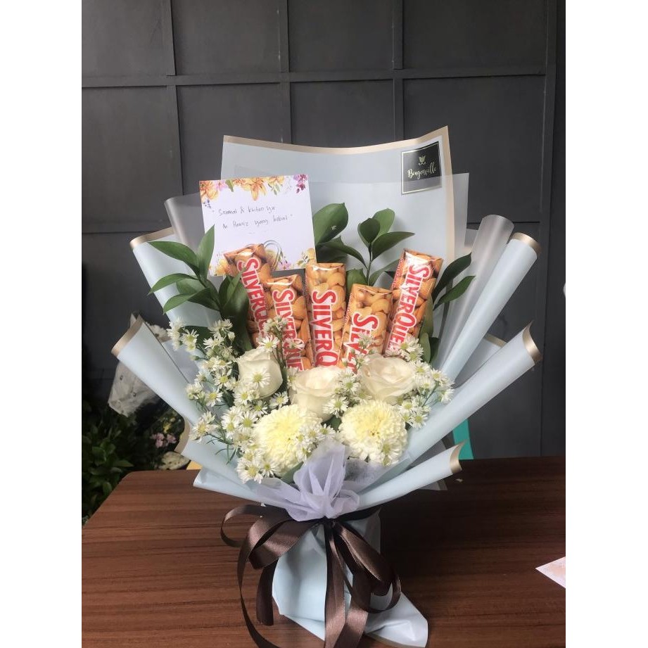 

Silverqueen bouquet with fresh flower buket coklat bandung murah Terlaris