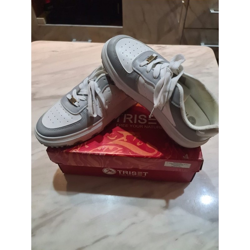 SEPATU TRISET (PRELOVED)