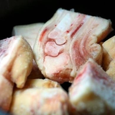 

Promo Ceker Kaki Babi Daging Babi Bali Cukiok Potong Premium Pork Trotter