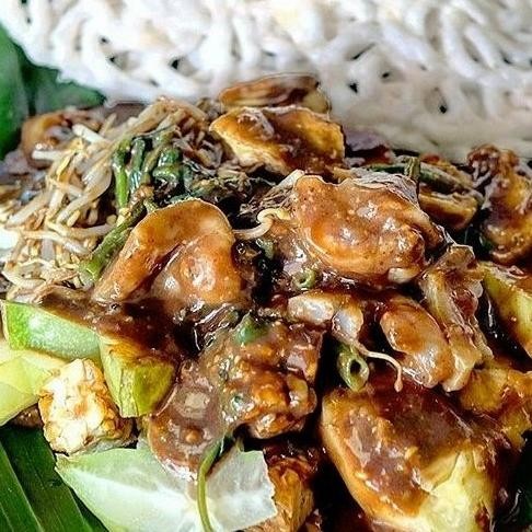 

Sale Rujak Cingur Surabaya+Lontong+Krupuk Kampung 2 (Ready) (Gosend/Grab)